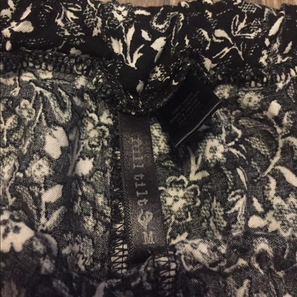 Full tilt floral shorts - Picture 2 of 2