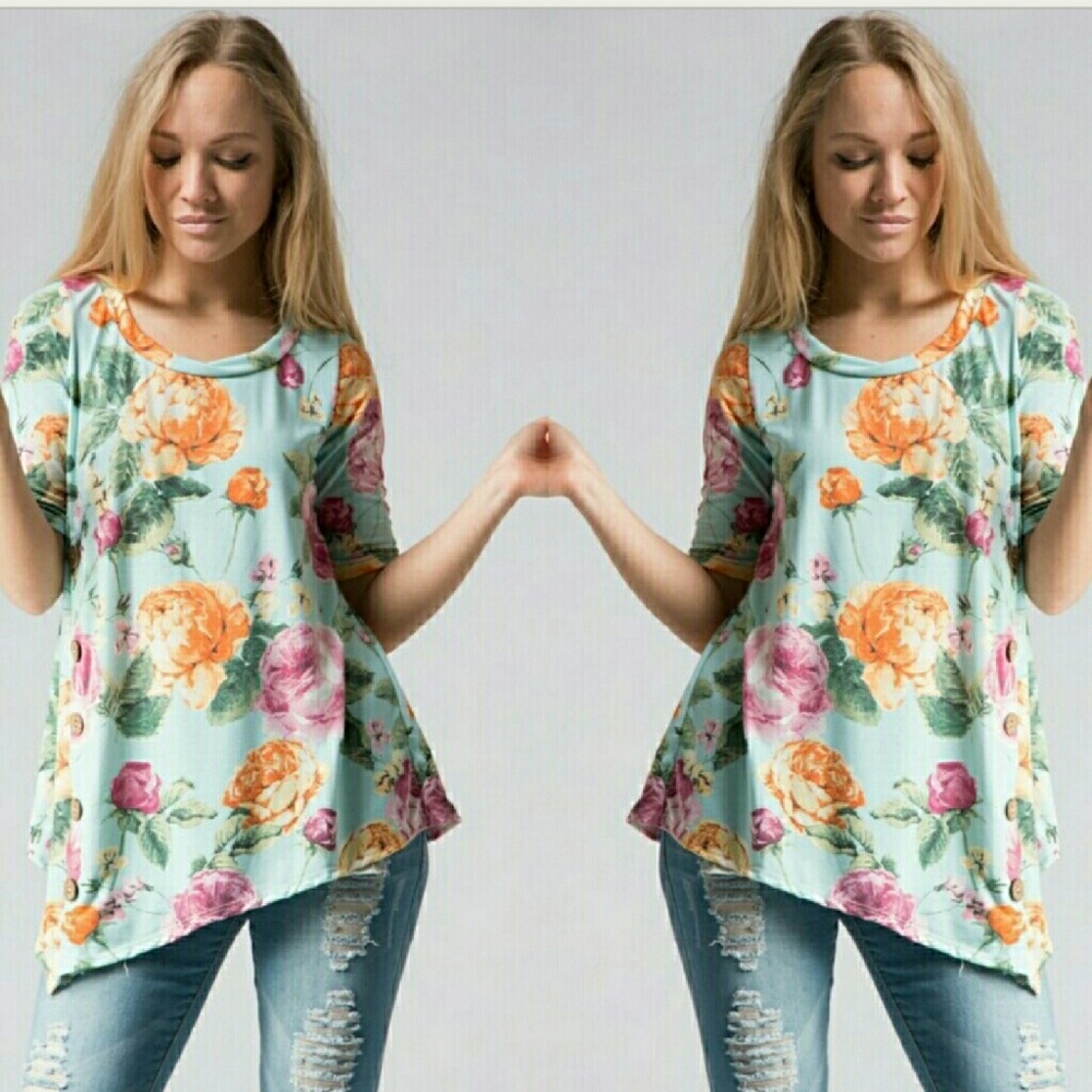 Boutique Floral Print Asymmetrical Hem Top