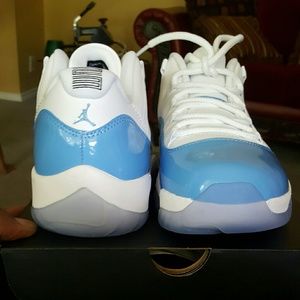 Jordan 11 university blue