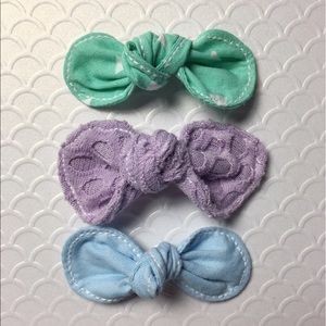 Set of 3 knotted bows w/ light tan nylon band