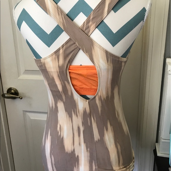 SOLD· Lucy activewear marbled tank top - Picture 3 of 5