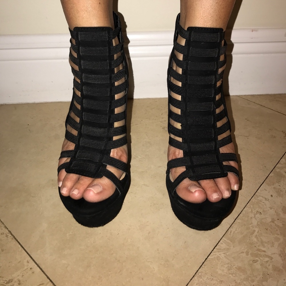 Black Wedges