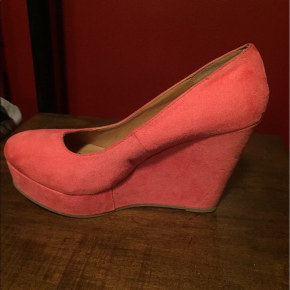 Hot pink pumps - Picture 2 of 4
