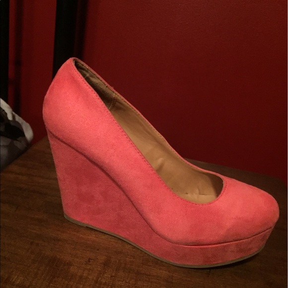 Hot pink pumps - Picture 3 of 4