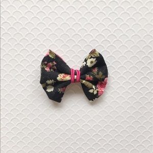 Floral corduroy bow w/ nylon band
