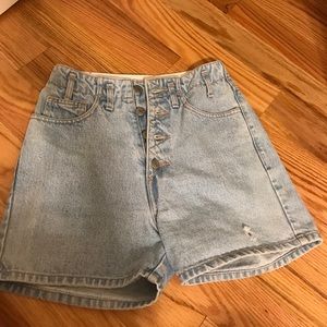 Guess- vintage high waisted denim shorts