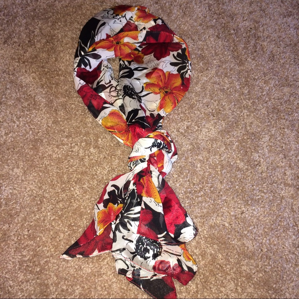 ❌❌SOLD ON MERCARI❌❌Floral scarf