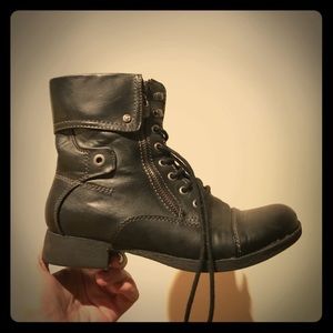 Guess Combat Boots "Banks" Size 8