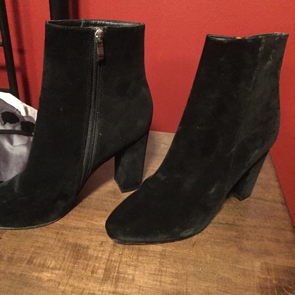 High heeled booties - Picture 3 of 3