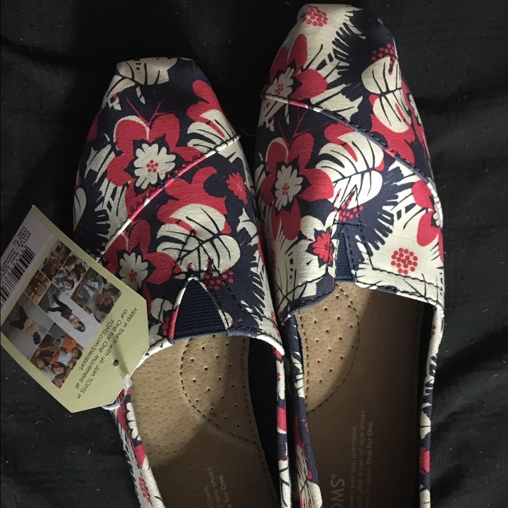 TOMS FLORAL