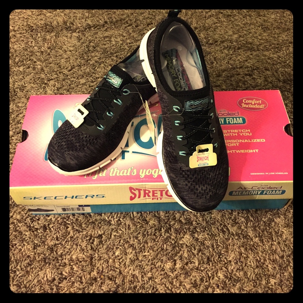 Skechers bungee slip-on shoe size 7