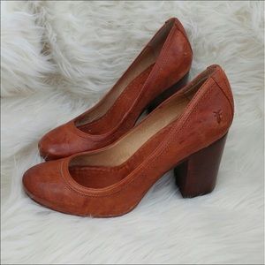 Frye Carson Pumps