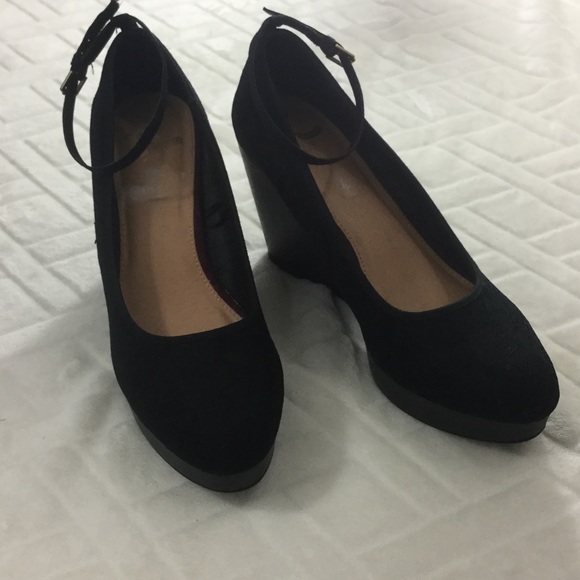 Report Shoes - ❤️ Report Women's Black Kim Platform Wedges sz 10