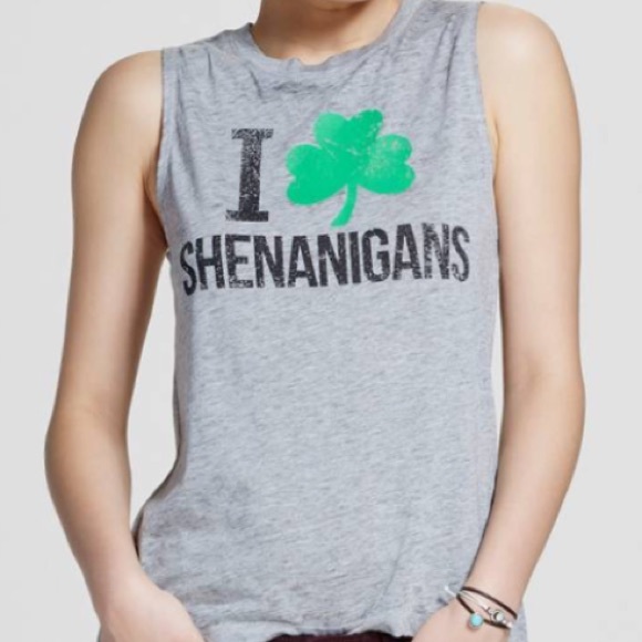 modern lux Tops - NWT- Graphic t shirt.