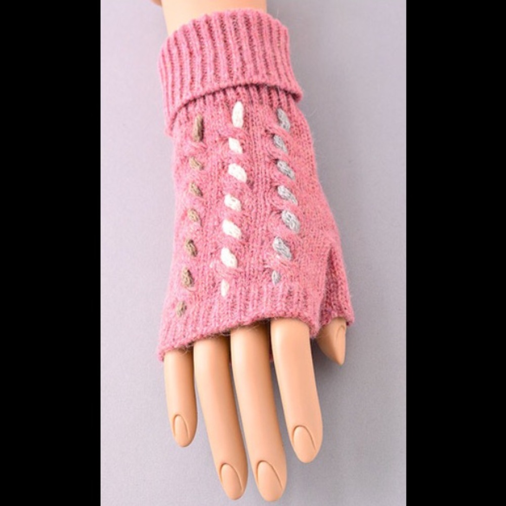 Cutout Braid Fingerless Gloves - Picture 3 of 7
