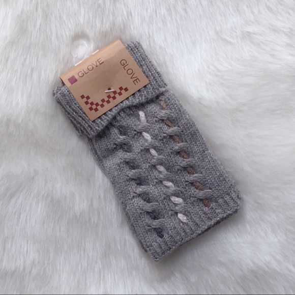 Cutout Braid Fingerless Gloves - Picture 6 of 7