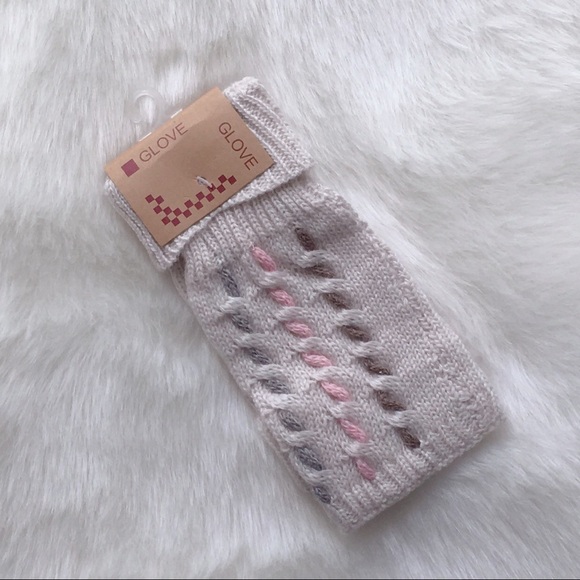 Cutout Braid Fingerless Gloves - Picture 7 of 7