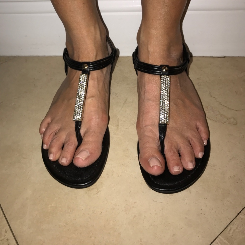 Black Guess sandals with diamonds