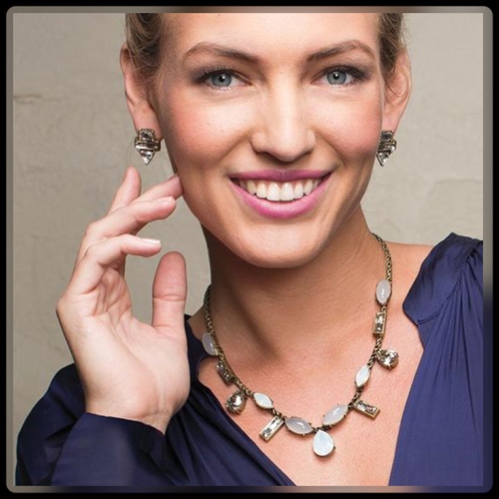 CRYSTAL CLEAR MOONSTONE NECKLACE - Picture 2 of 7