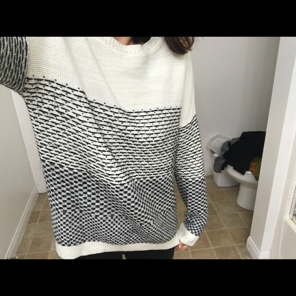 Black and white sweater | Forever 21