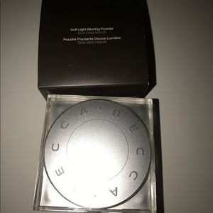 Becca Soft Light blurring powder