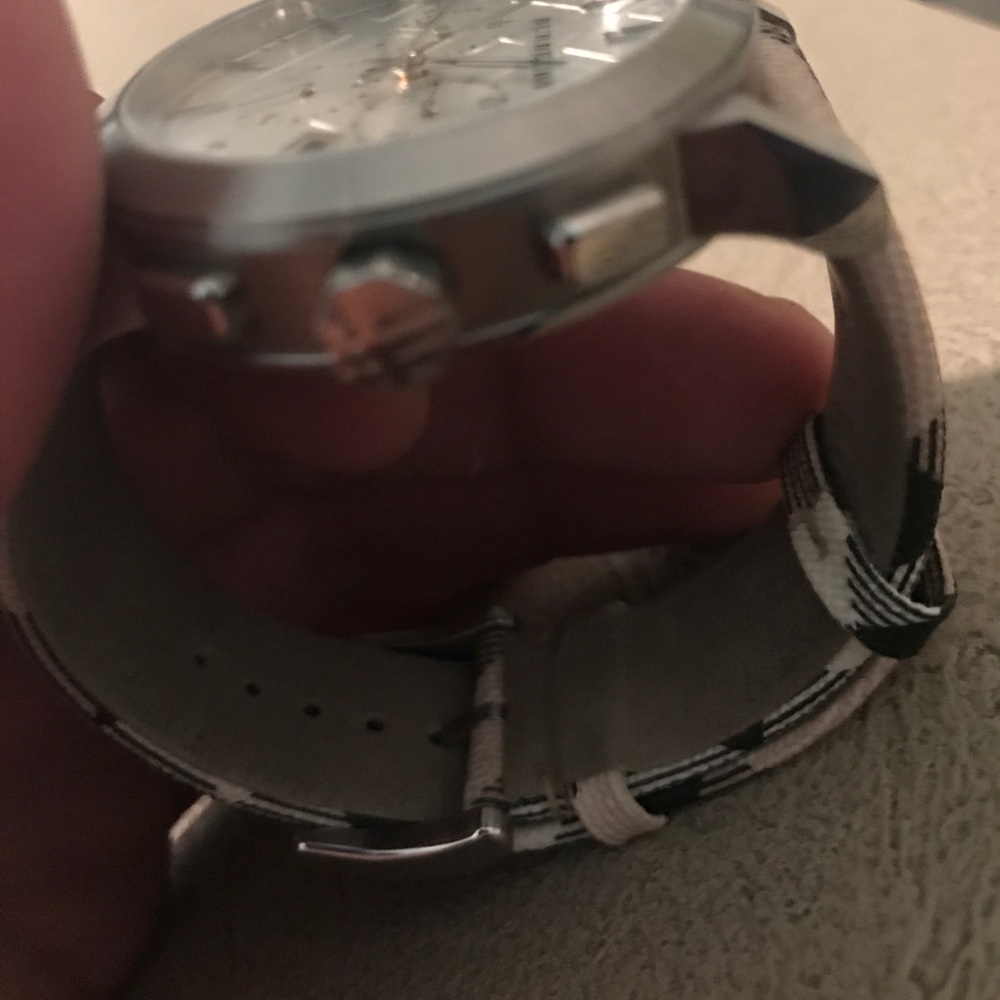 Watch - Picture 4 of 4