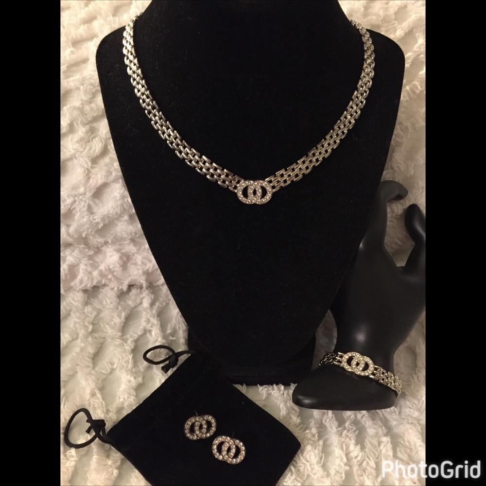 Beautiful Silver & Rhinestone Necklace/bracelet