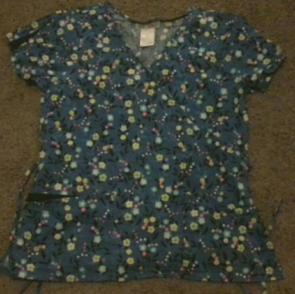 Flower scrub top