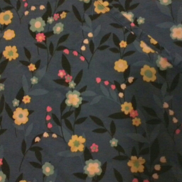 Flower scrub top - Picture 2 of 2