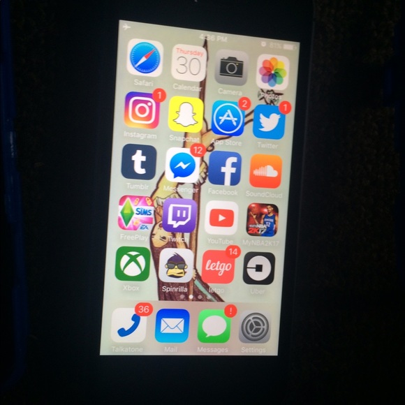 Sliver iPhone 5s unlocked - Picture 3 of 3