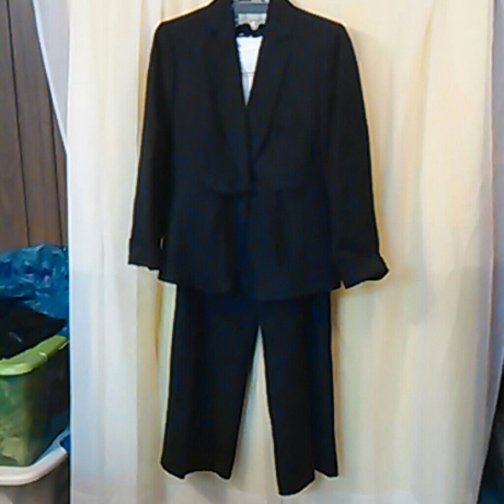 Tahari linen pant Suit