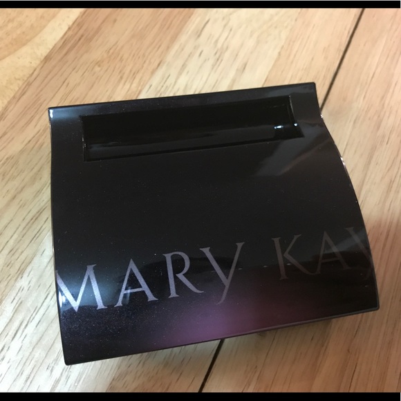 Mary Kay compact - Picture 1 of 3