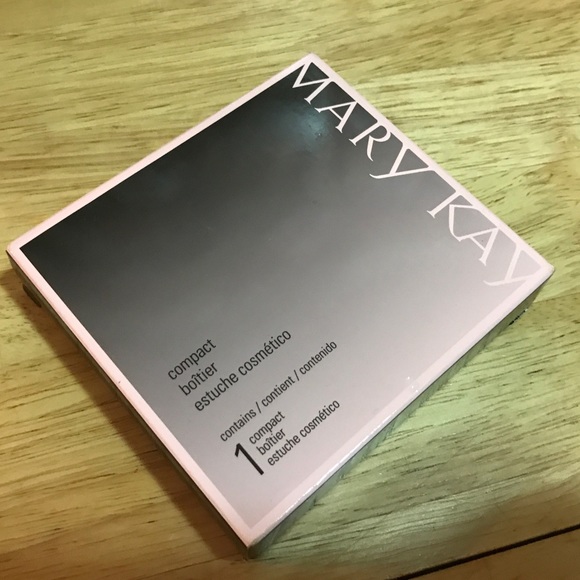 Mary Kay compact - Picture 3 of 3