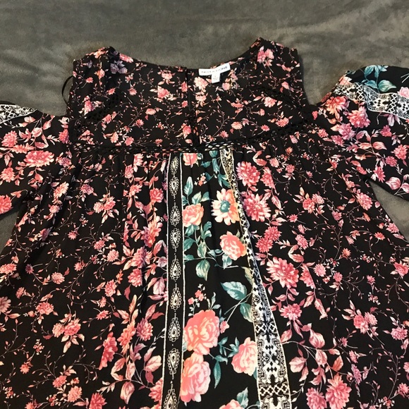 Notataiins 3/4 Sleeve Cold Shoulder Blouse - Picture 2 of 3