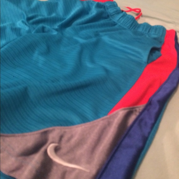 Nike basketball shorts - Picture 3 of 4