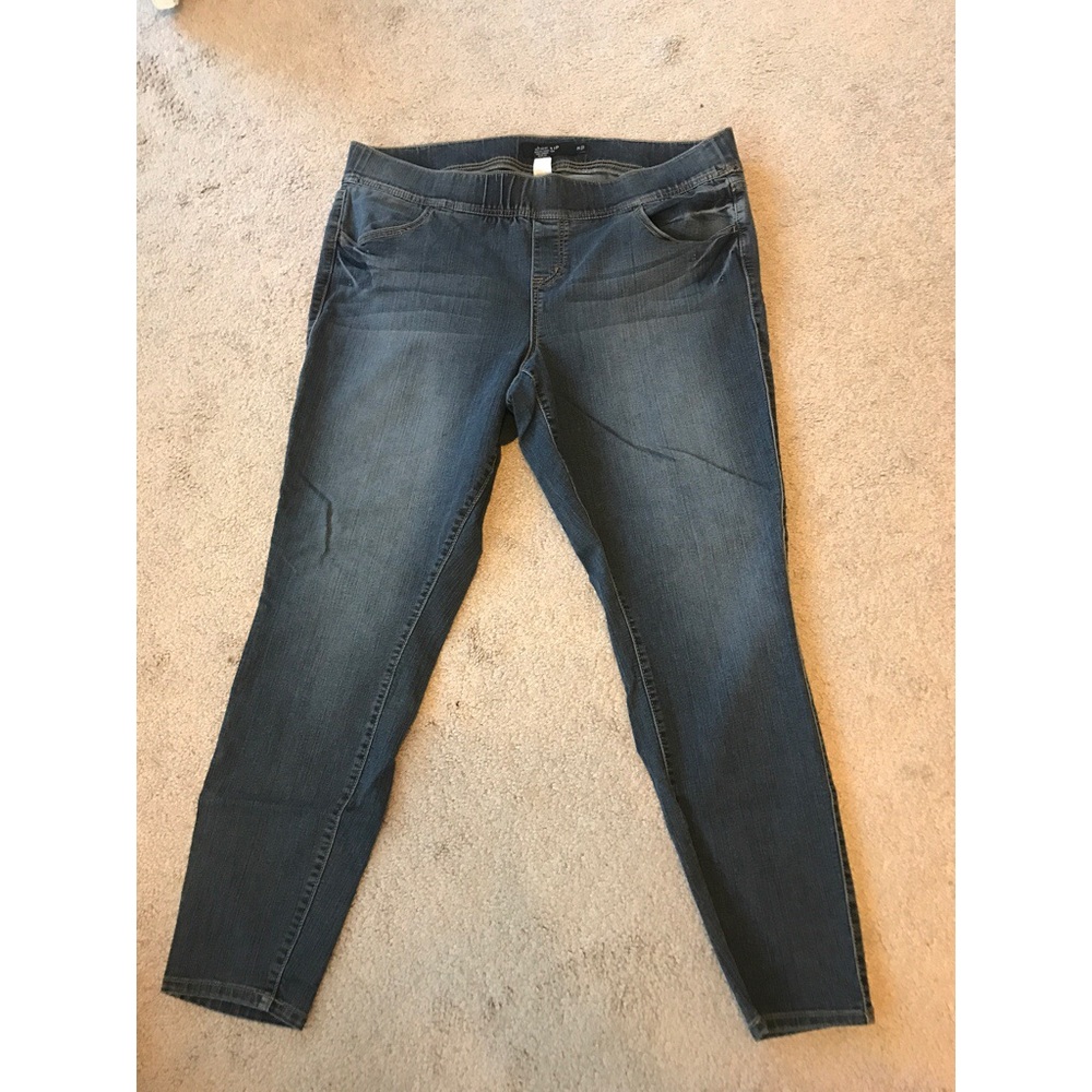 EUC - TORRID LEAN JEAN