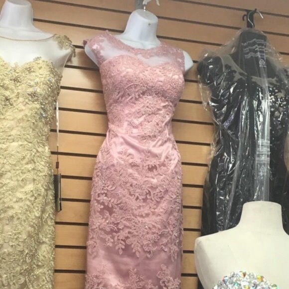 My mom picked a different dress last minute - Picture 1 of 1