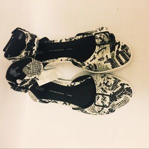 NWT Gap Snakeskin Buckle Sandals. Never worn! 💕