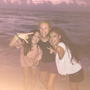 Meet your Posher, Izabella