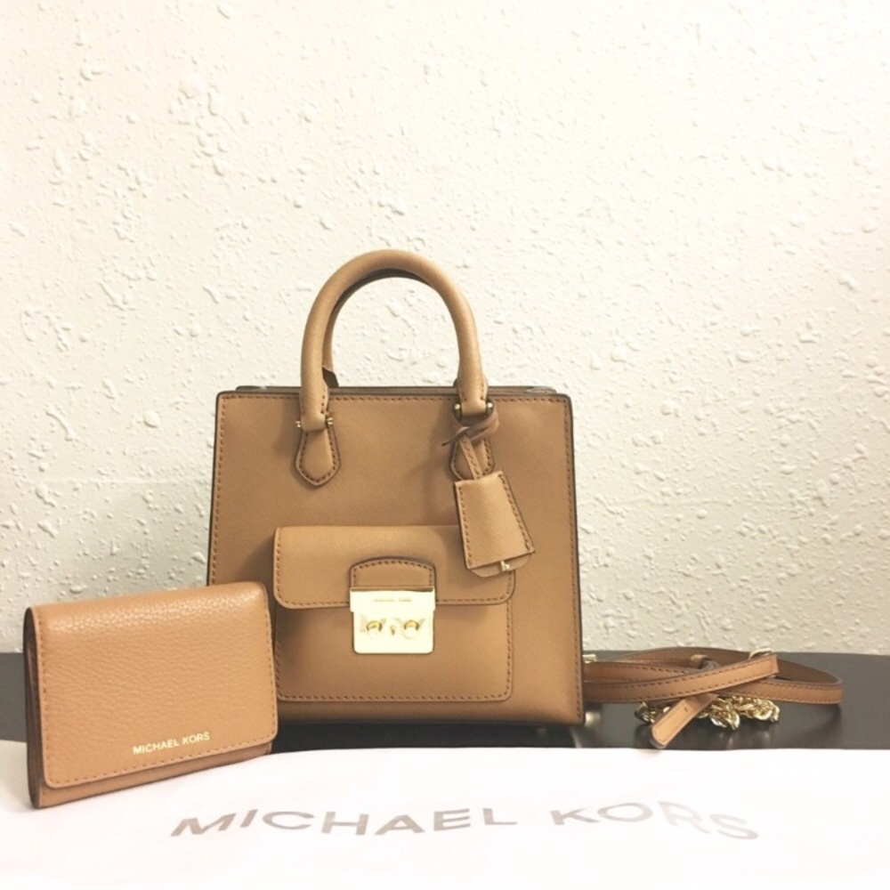 ❌SOLD❌ Michael Kors Crossbody and Wallet Set