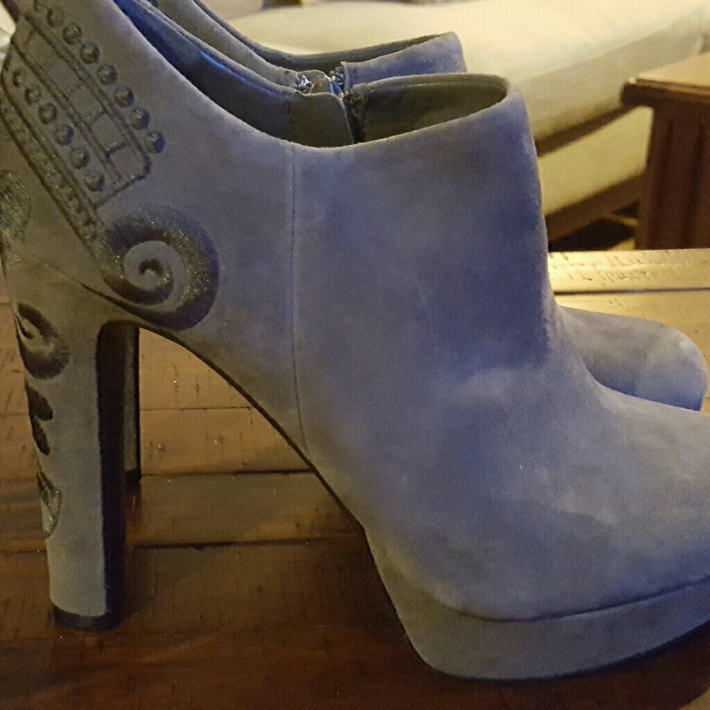 New Gianni Bini Booties
