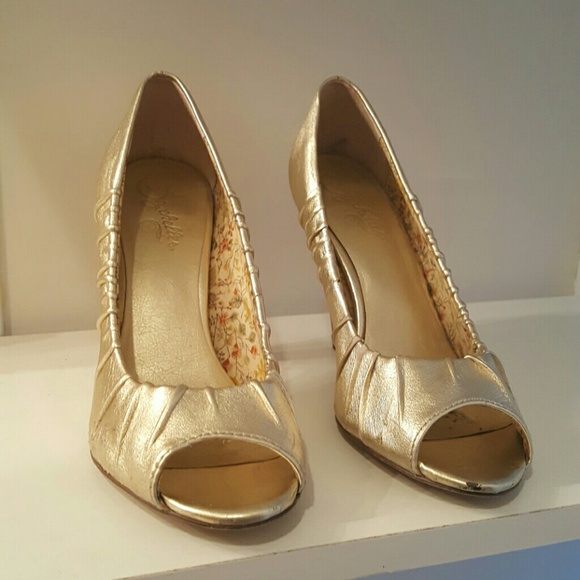 Gold Pumps - Picture 2 of 3