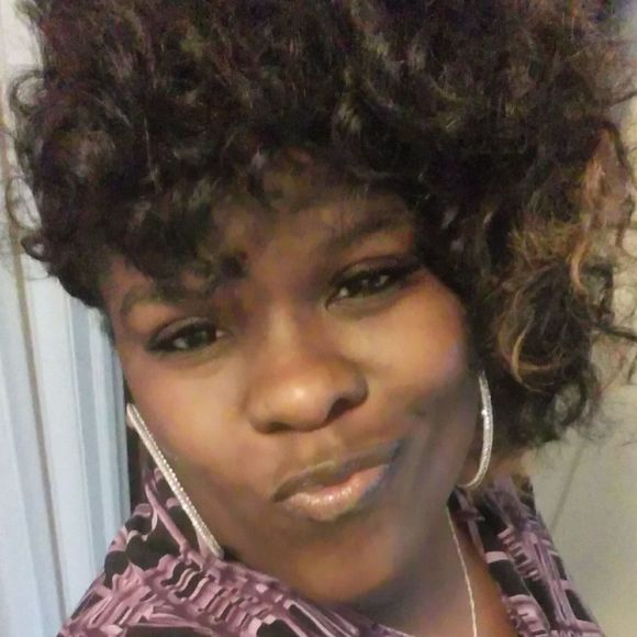 Meet your Posher, Tanya - Picture 1 of 1