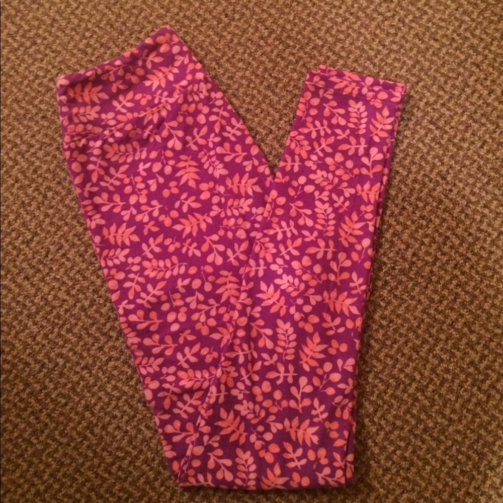 NEW Lularoe one size leggings purple leaves