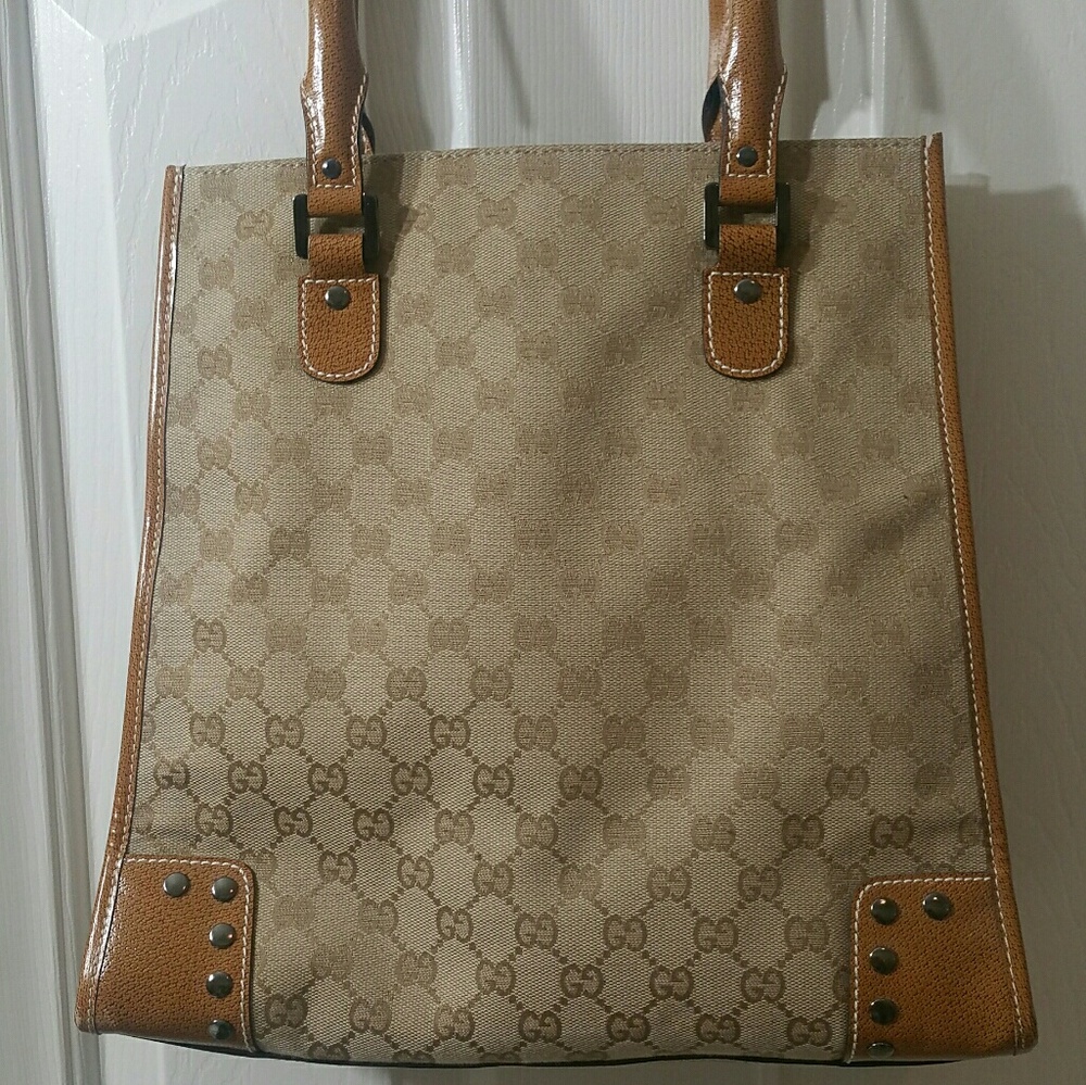 Authentic Gucci shopping bag