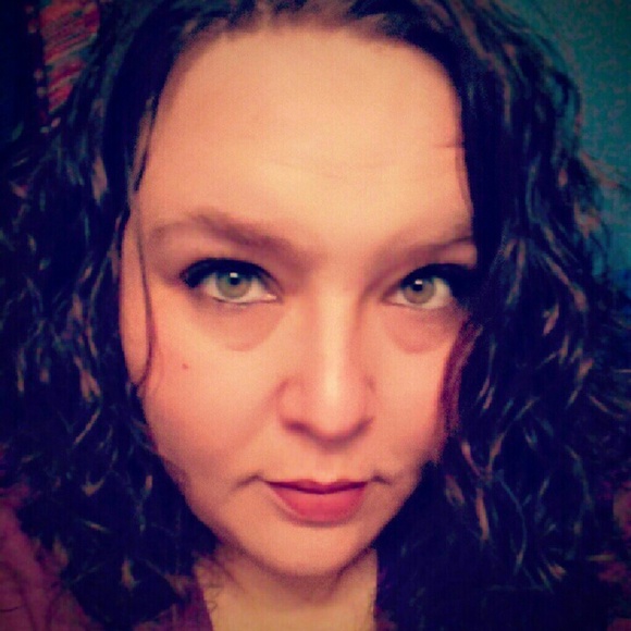 Meet your Posher, Tiffany - Picture 1 of 1