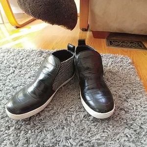 Slip on fashionable sneakers ??