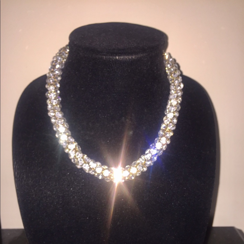 Crystal choker