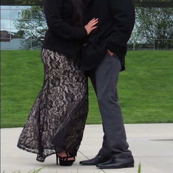 Nude mermaid dress with black lace overlay - Picture 2 of 2