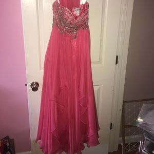 PROM DRESS WILLING TO NEGOTIATE NEED THEM GONE!